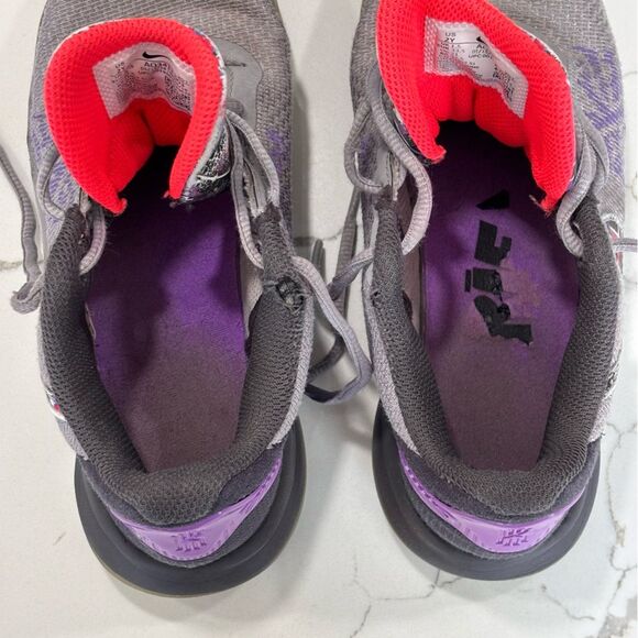 Nike | Kyrie Flytrap II Girls Size 2 Gray Purple Basketball Shoes AQ3413-003 - Picture 6 of 11